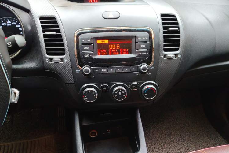 Used Kia K3 2016 1.6L Manual GLS Audio And AC Panel