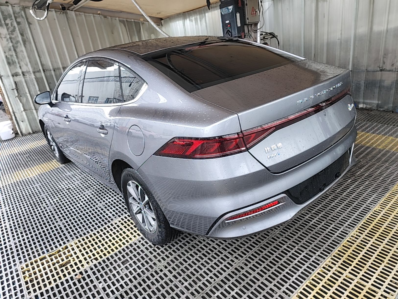 BYD Qin PLUS 2023 Champion Edition DM-i 55KM Leading Model — снимка 4