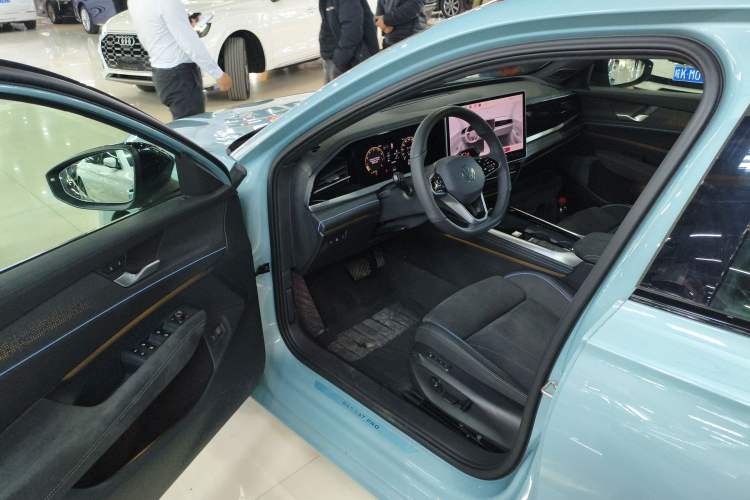 Used Volkswagen Passat 2025 Pro 380TSI Starry Dragon Luxury Edition
