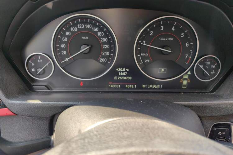 Used BMW 3 Series 2013 320i Sport Design Package Odometer Close Up