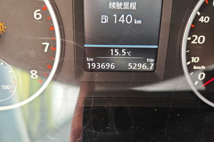 Used Volkswagen Tiguan 2013 1.8TSI Automatic Two-Wheel Drive Luxury Model Odometer Close Up