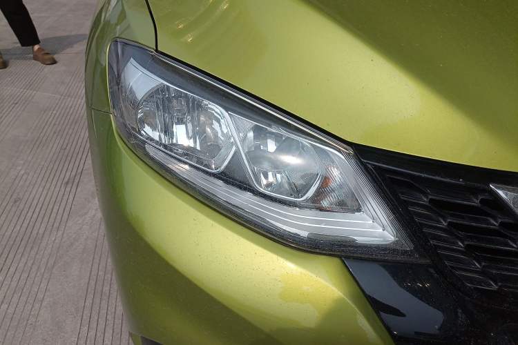 Used Nissan Tiida 2016 1.6L CVT Smart Drive Edition Right Front Headlight