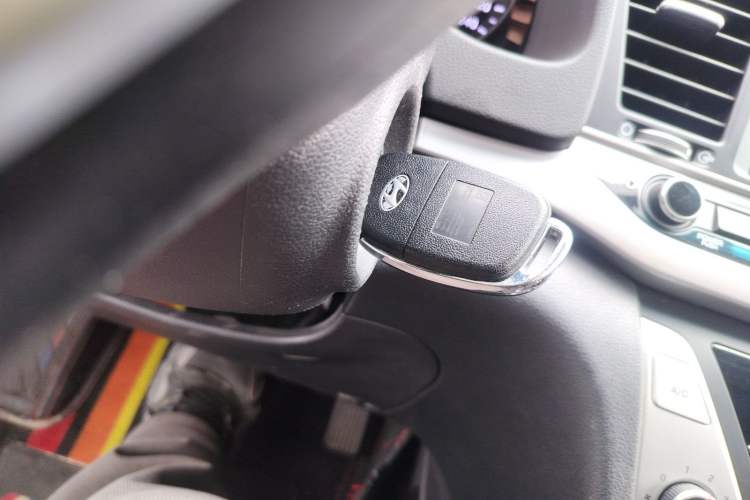 Used Hyundai Elantra (6th Generation / Lingdong) 2016 1.6L Automatic ZhiXuan – Elite Version Interior 1