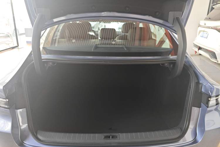 Used Nissan N6 2026 Model 180 Max Trunk