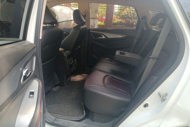 Used Baojun 560 2015 1.8L manual luxury version