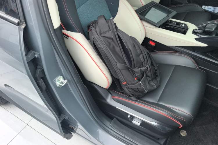 Used Lynk & Co 06 2020 1.5T YAO Halo Right Front Seat