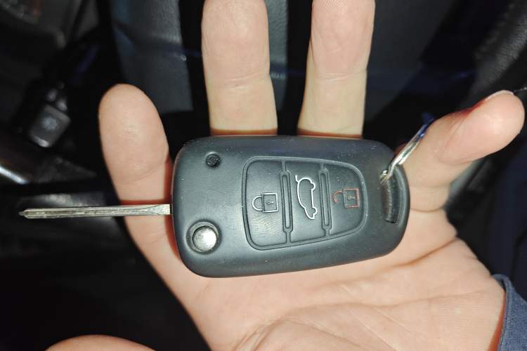 Used Kia Sportage 2011 2.0L Automatic Two-Wheel Drive GLS Vehicle Key