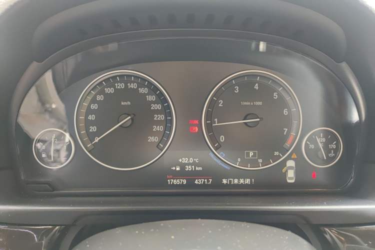 Used BMW 5 Series 2014 525Li Leading Model
