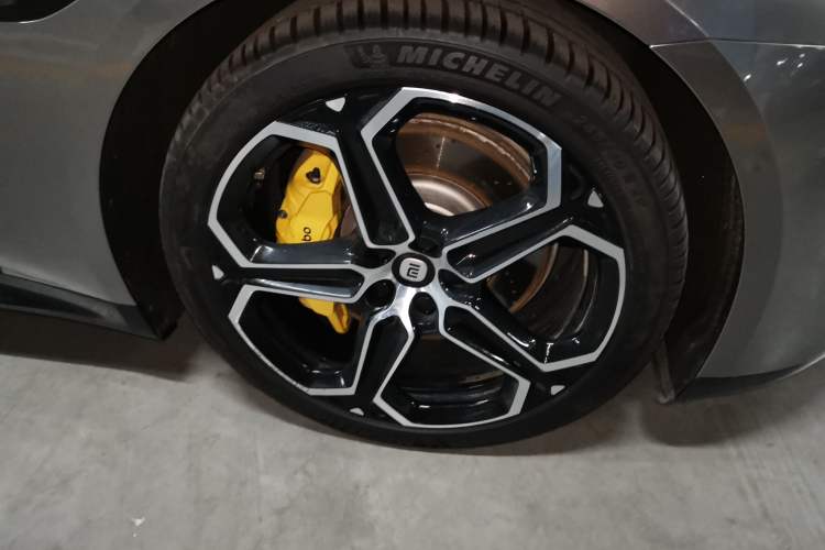 Used Xiaomi Auto SU7 2024 Four-Wheel Drive Ultra-Long Range Advanced Intelligent Driving Max Edition