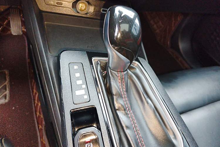 Used MG 5 2021 180 DVVT CVT Youth Luxury Edition Gear Lever