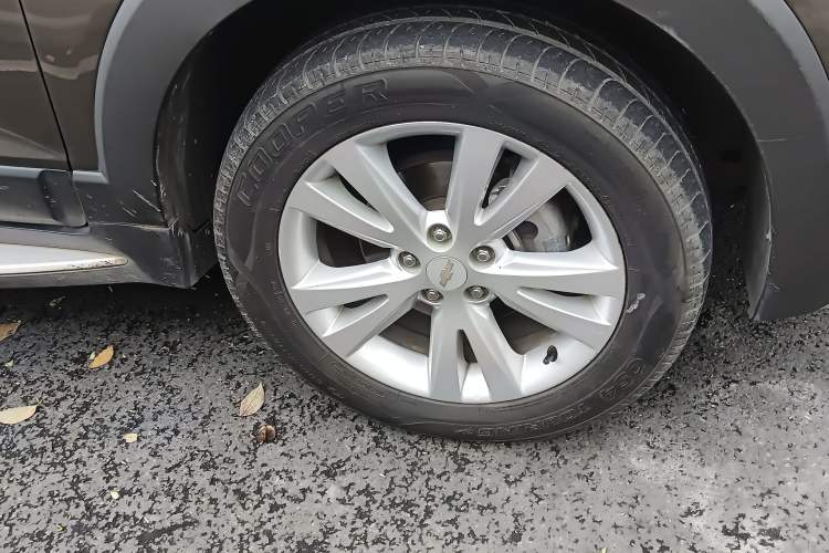 Used Chevrolet Captiva 2015 2.4L 4x4 Flagship Edition 7-Seater