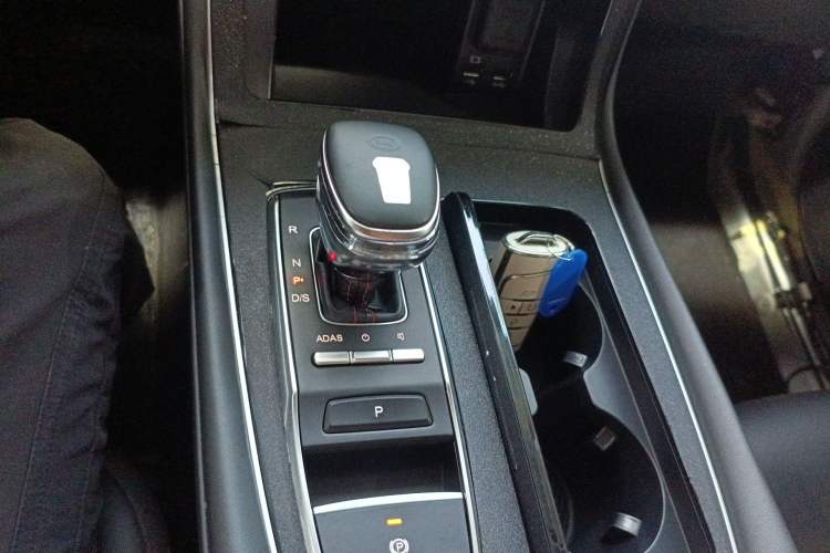 Used GAC Trumpchi GS4 PLUS 2021 270T Automatic Galaxy Edition Gear Lever