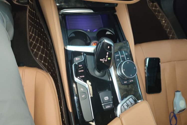 Used BMW 5 Series 2019 Restyled 530Li Luxury Edition M Sport Package Gear Lever