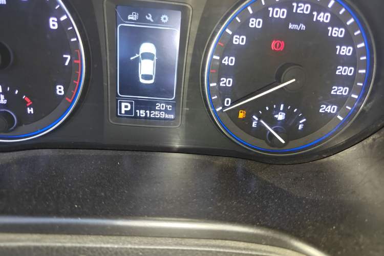 Used Hyundai Mistra 2014 1.8L Automatic Smart GLS Odometer Close Up