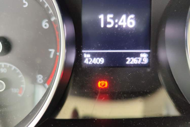 Used Volkswagen Golf 2016 180TSI Automatic Comfort Model Odometer Close Up