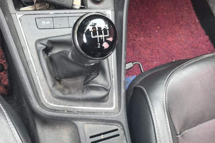 Used Volkswagen Lavida 2015 1.6L Manual Comfort Edition
