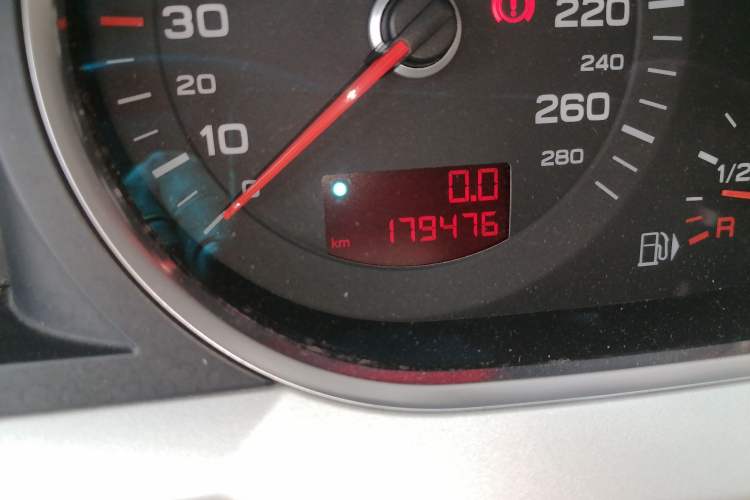 Used Audi A6L 2011 2.0 TFSI Automatic Standard Edition Odometer Close Up