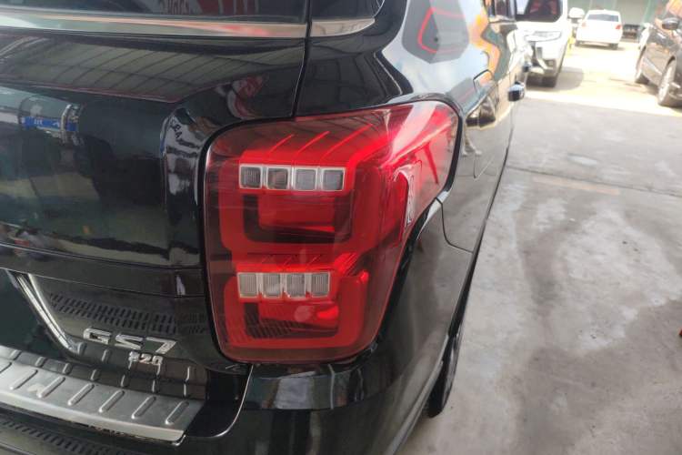 Used GAC Trumpchi GS7 2017 320T Two-Wheel-Drive Luxury Model Right Rear Taillight