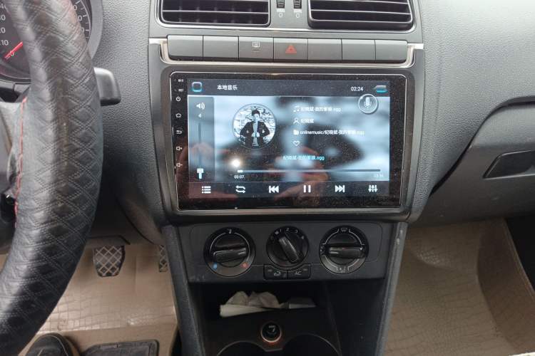 Used Volkswagen Polo 2013 1.4L Manual Fashion Edition Audio And AC Panel