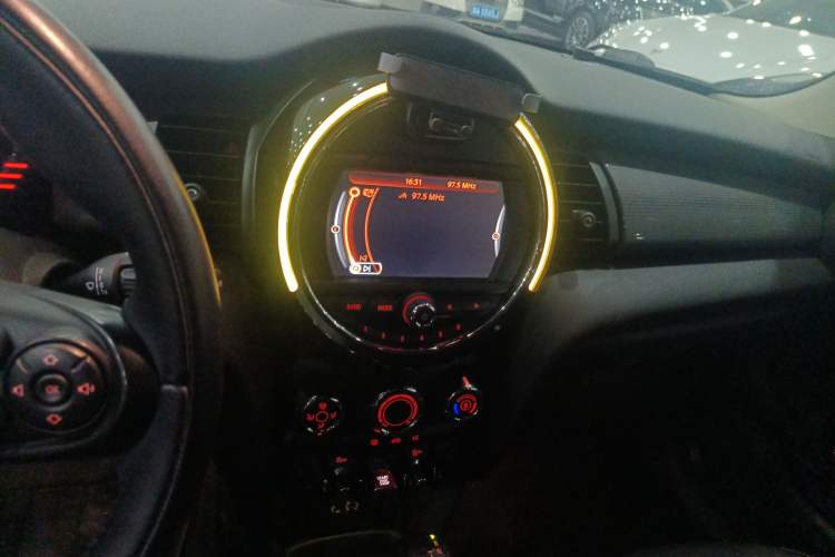 Used MINI MINI 2014 1.5T COOPER Fun
