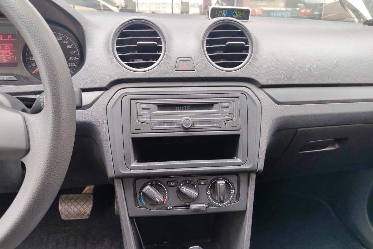 Used Volkswagen Jetta 2013 1.6L Automatic Fashion Model
