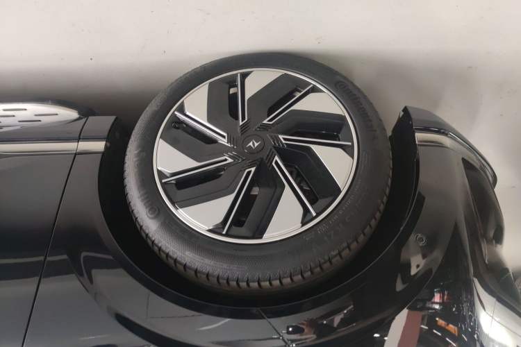 Used Dongfeng eπ eπ008 2024 210Max Range-Extended Version 6 Seats