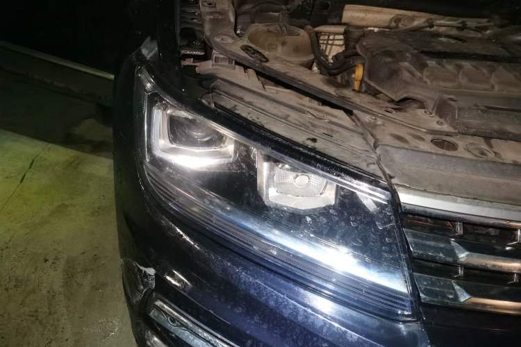 Used Volkswagen Tiguan L 2019 Revised 330TSI Automatic Two-Wheel Drive Smart & Luxury Edition China VI Standard Right Front Headlight