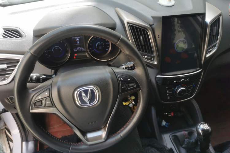Used CHANGAN CS75 2014 2.0L Manual Luxury Version China IV Standard Interior 2