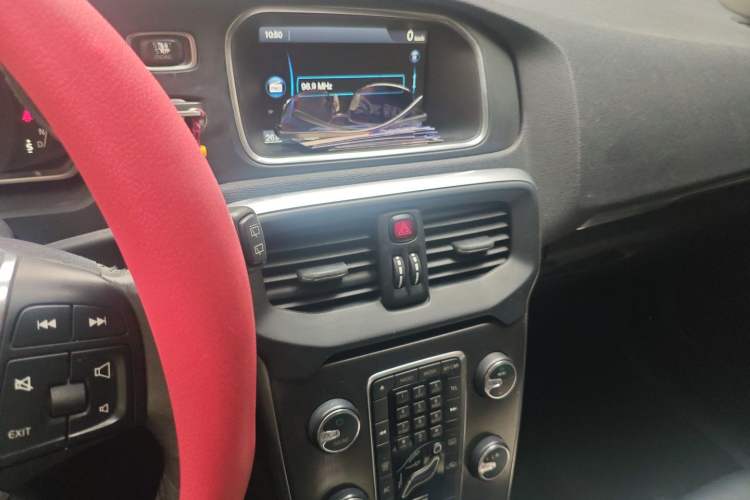 Used Volvo V40 2014 2.0T Zhiya Edition Audio And AC Panel