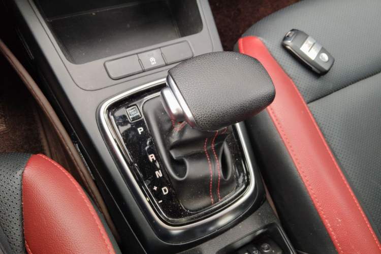 Used Kia KX Cross 2019 1.6L Automatic Dynamic Sunroof Version China VI Gear Lever