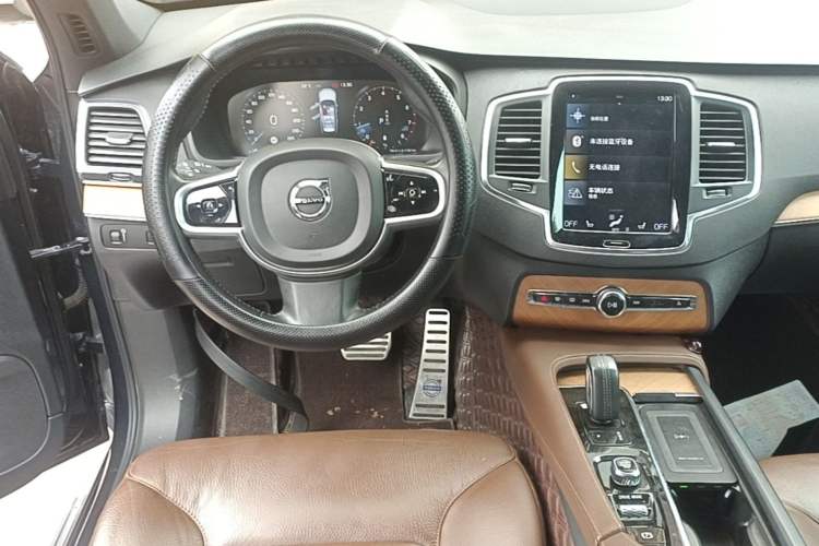 Used Volvo XC90 2021 B5 SmartDrive Luxury Edition 5-seater Audio And AC Panel