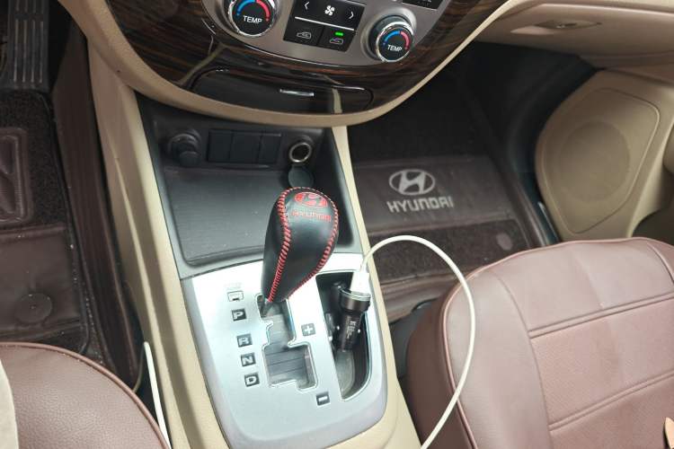 Used Hyundai Santa Fe Classic 2012 2.4 Comfort Edition 7-Seater Four-Wheel Drive Gear Lever