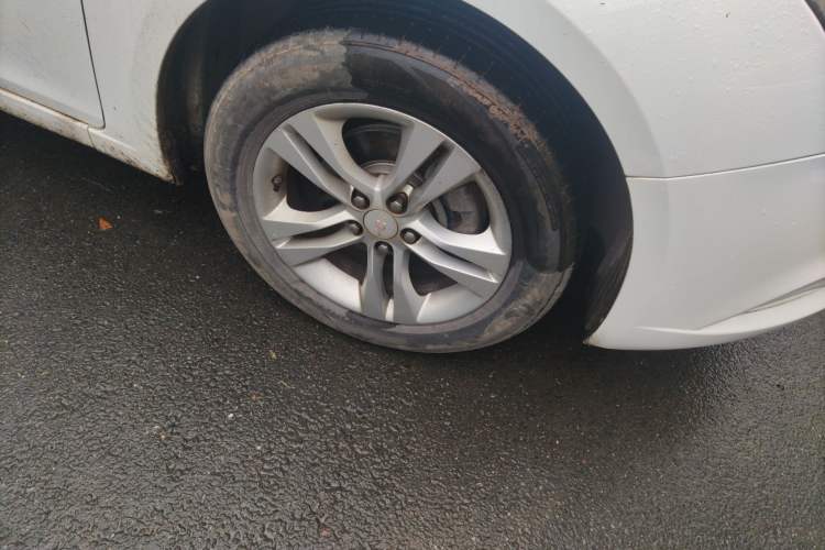 Used Chevrolet Cruze 2015 1.5L Classic SE AT Right Front Wheel Hub