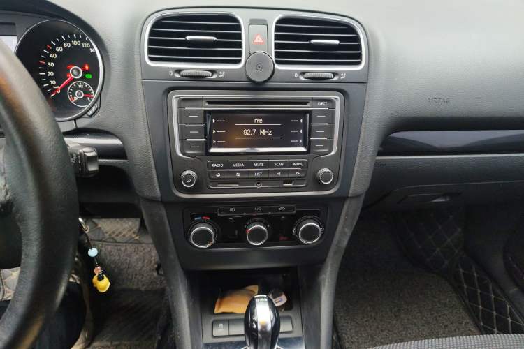 Used Volkswagen Golf 2012 1.4 TSI Automatic Comfort Edition Audio And AC Panel