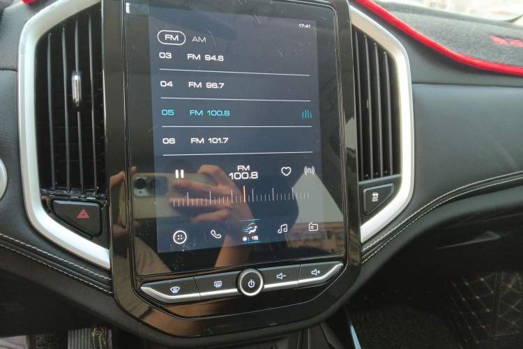 Used Baojun 530 2020 1.5T CVT Prestige Connected Version 7 Seats Audio And AC Panel