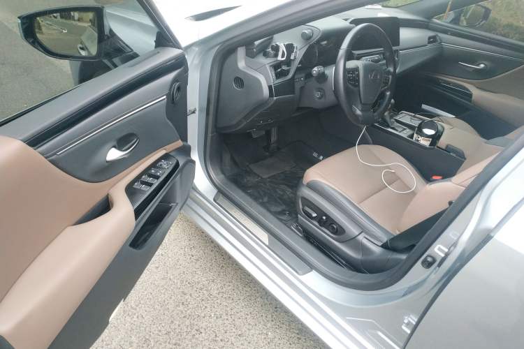 Used Lexus ES 2021 300h Deluxe Edition