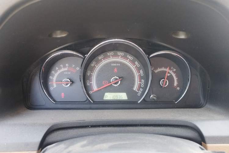 Used Baojun 630 2013 1.5L automatic comfort version Instrument Cluster
