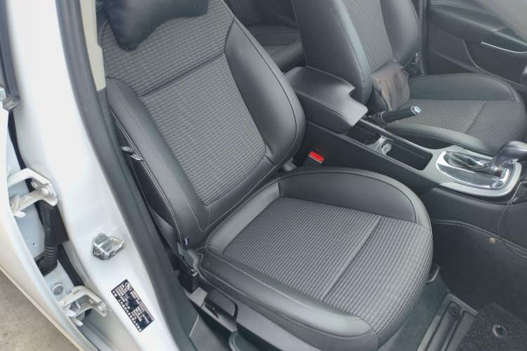 Used Buick Regal 2015 1.6T Leading Technology Model Right Front Seat