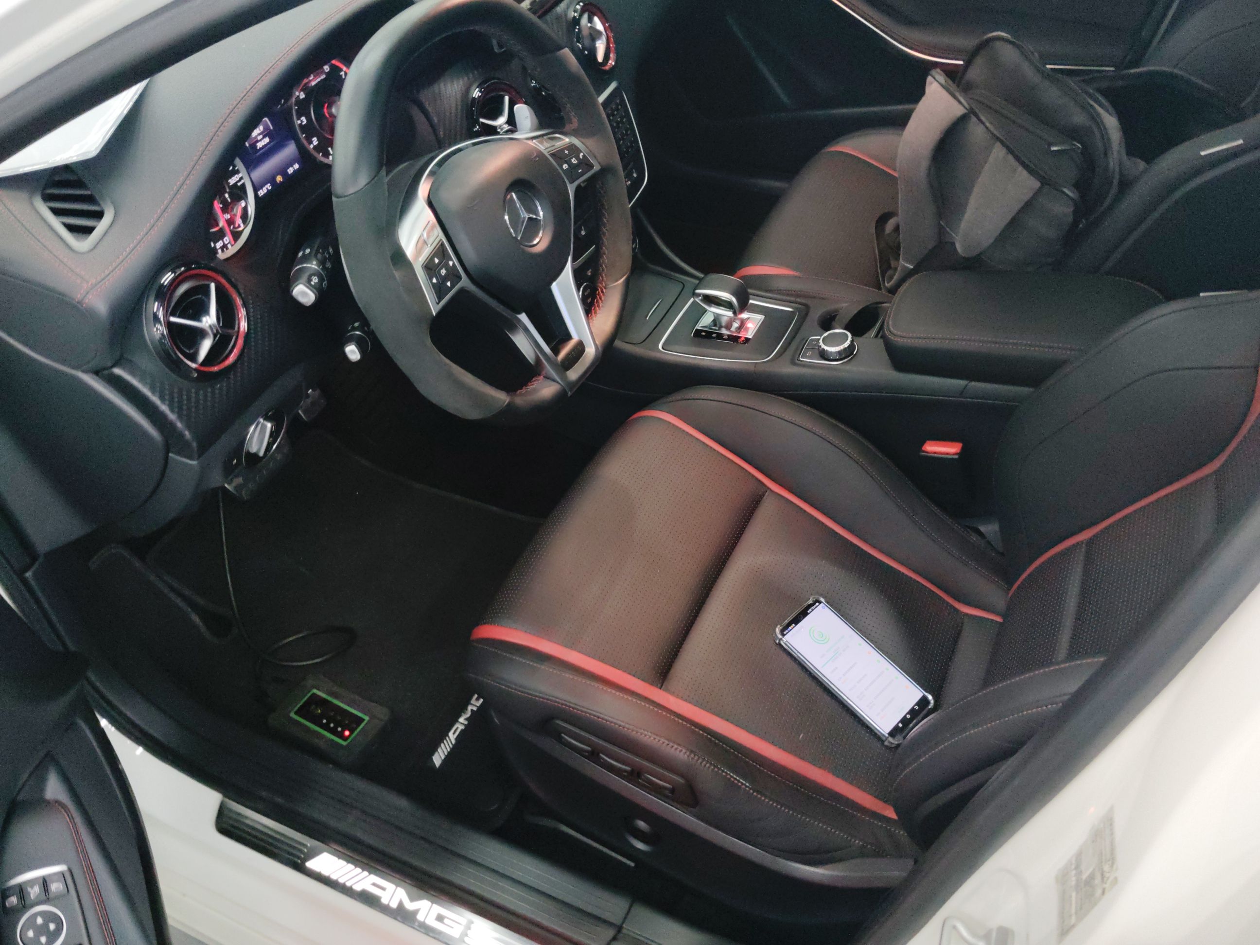 Переднее сиденье в автомобиле