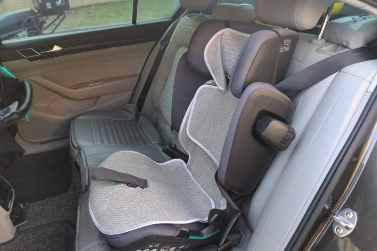 Used Volkswagen Magotan 2017 330TSI DSG Luxury Model Left Rear Seat