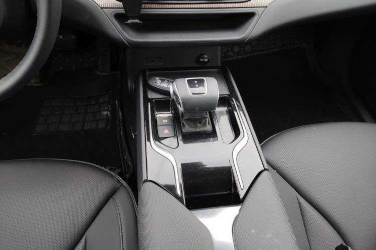 Used Hongqi E-QM5 2023 Base Travel Edition
