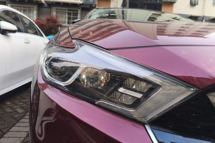 Used Nissan Maxima 2016 2.5L XV Ultimate Edition Right Front Headlight