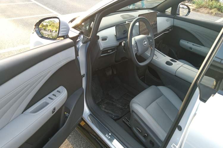 Used Nissan N7 2025 625 Pro Driver Seat