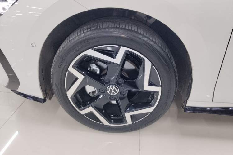 Used Volkswagen Golf 2025 300TSI R-Line Exterior 4