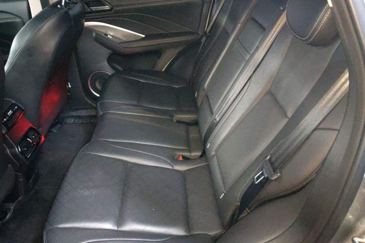 Used Wey VV6 2021 2.0T Two-Wheel Drive Smart Plus
