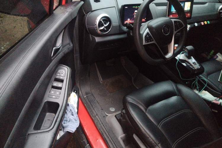 Used BYD Yuan New Energy 2019 EV360 Smart Connect Luxurious Model Driver Seat