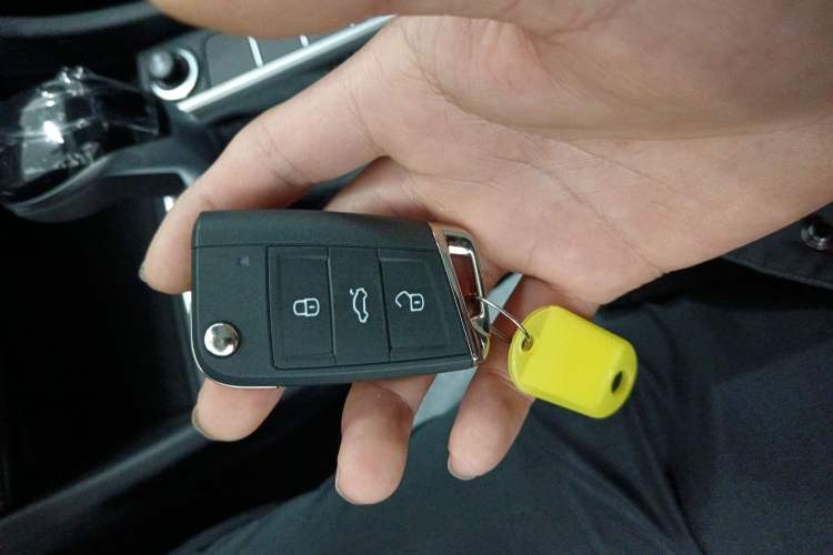 Used Volkswagen Sagitar 2025 Facelift 200TSI DSG Flyover Edition Vehicle Key