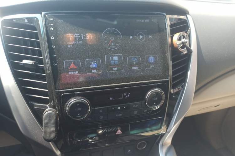 Used Mitsubishi Pajero  Audio And AC Panel