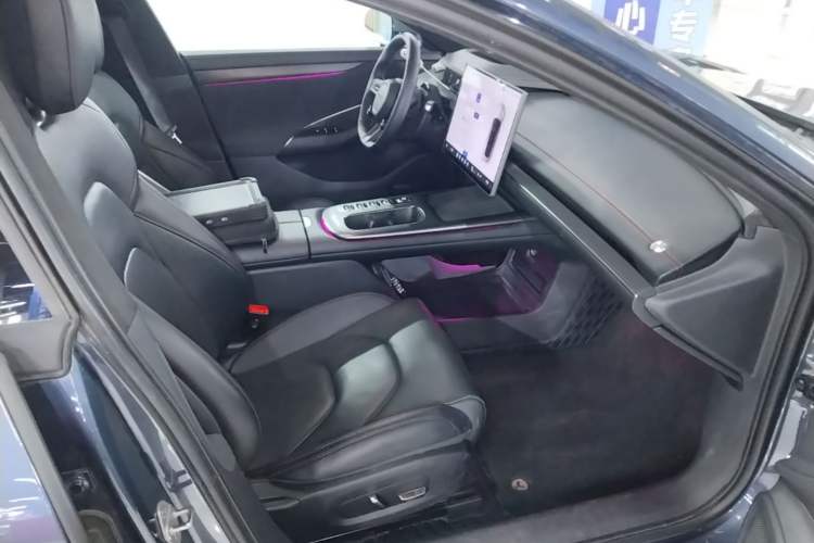 Used Xiaomi Auto SU7 2024 Four-Wheel Drive Ultra-Long Range Advanced Intelligent Driving Max Edition
