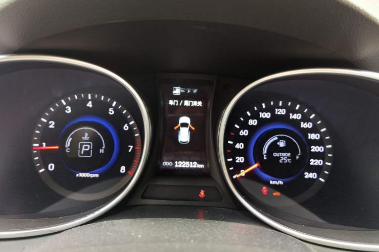Used Hyundai Santa Fe 2015 2.0T Automatic 4x4 Top-Grade 7-Seater Instrument Cluster
